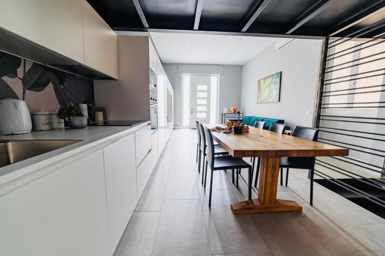 Apartment 27